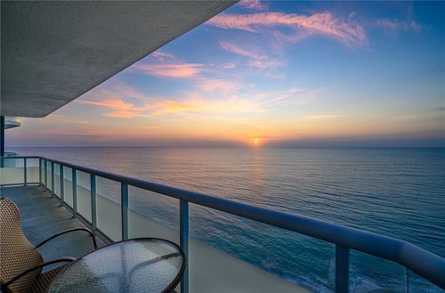 ph4n-3554 Ocean Dr, Vero Beach, FL, 32963-1673 | Card Image