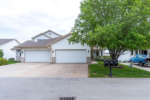 219 Heritage Ln, Onalaska, WI, 54650-8788 | Card Image