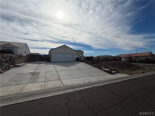 2416 N Ridge Ave, Bullhead City, AZ, 86429-7250 | Card Image