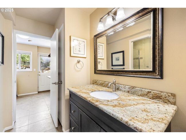 17810 Sarah Hill Ln, House other with 4 bedrooms, 3 bathrooms and 2 parking in Lake Oswego OR | Image 34