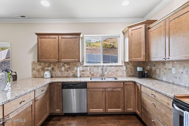 Kitchen | Image 11