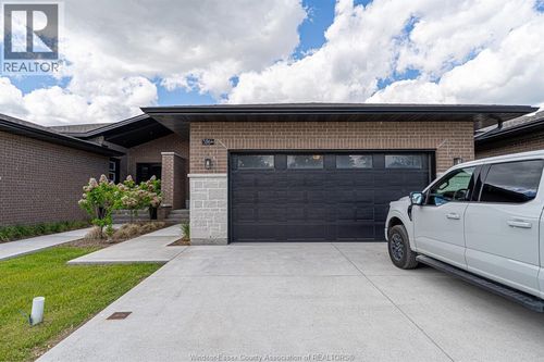 526 Lily Mac Blvd, Windsor, ON, N9E0B1 | Card Image
