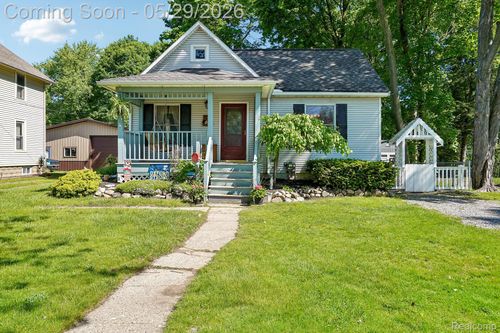 157 East St, Oxford, MI, 48371-4945 | Card Image