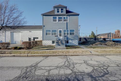 320 Hudson St, Wyandotte, MI, 48192-3945 | Card Image