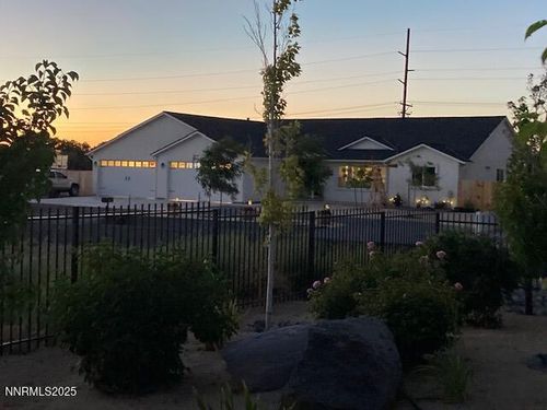 529 Saddle Horn Way, Fernley, NV, 89408-8002 | Card Image