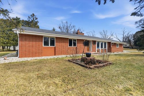 12652 N River Forest Circle, Mequon, WI, 53092 | Card Image