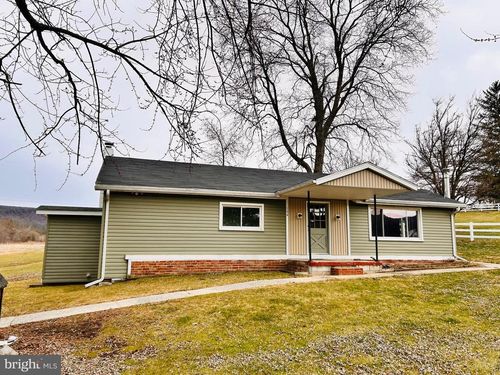104 Apple Butter Rd, AARONSBURG, PA, 16820-9109 | Card Image
