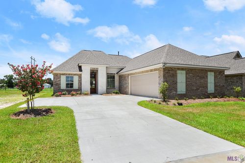 18613 Seabiscuit Ln, Zachary, LA, 70791 | Card Image