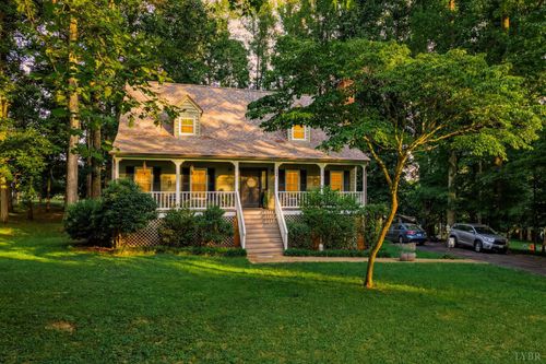 208 Crestview Dr, Forest, VA, 24551-1116 | Card Image