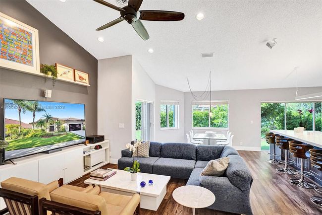 730 Bayside Ln, House other with 4 bedrooms, 3 bathrooms and null parking in Weston FL | Image 16