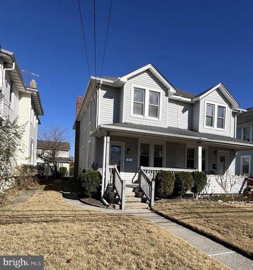 525 Bridgeboro St, RIVERSIDE, NJ, 08075-3328 | Card Image