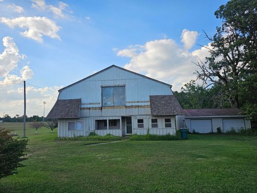 15 W Prospect St, Aurora, MO, 65605-2865 | Card Image