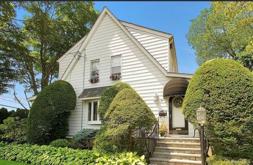 1 Webster Rd, Scarsdale, NY, 10583-5719 | Card Image