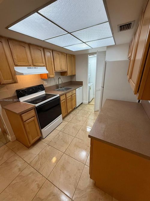 20-b-5811 21st St, Lauderhill, FL, 33313-7601 | Card Image