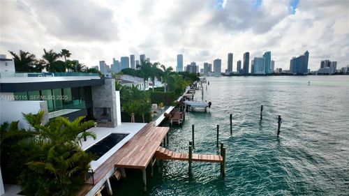 1041 N Venetian Dr, Miami Beach, FL, 33139-1016 | Card Image