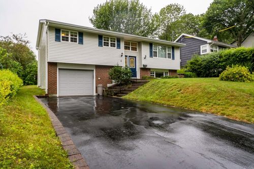 4 Meadowview Dr, House with 3 bedrooms, 2 bathrooms and 1 parking in Bedford NS | Card Image