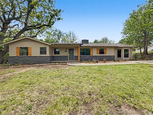 1421 E 18th, Ada, OK, 74820 | Card Image