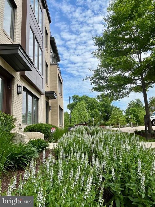 6680 Eames Way, BETHESDA, MD, 20817-1600 | Card Image