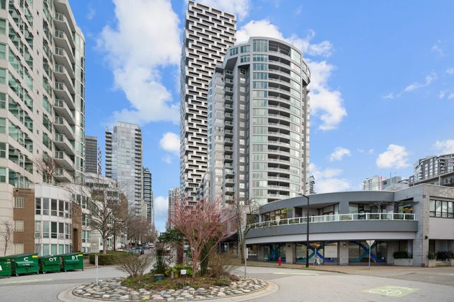 2201 - 1500 Howe Street, Condo with 2 bedrooms, 2 bathrooms and 2 parking in Vancouver BC | Image 24