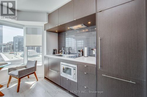 1705-155 Yorkville Avenue, Toronto (Annex), ON, M5R1C4 | Card Image