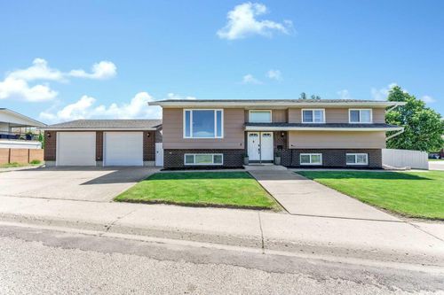8 Corbitt Way Se, Medicine Hat, AB, T1B1V2 | Card Image
