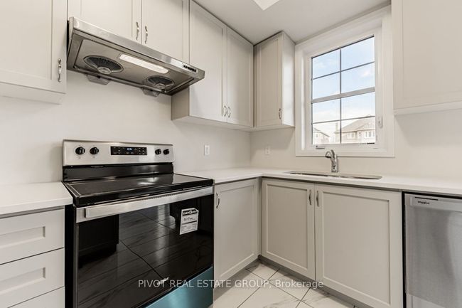 21 Kennisis Way, House attached with 3 bedrooms, 3 bathrooms and 1 parking in Vaughan ON | Image 10