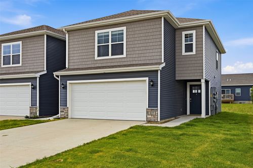 827 Oak Dr, Palo, IA, 52324-9679 | Card Image