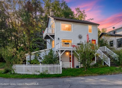 105 Canal St, Port Ewen, NY, 12466-7724 | Card Image