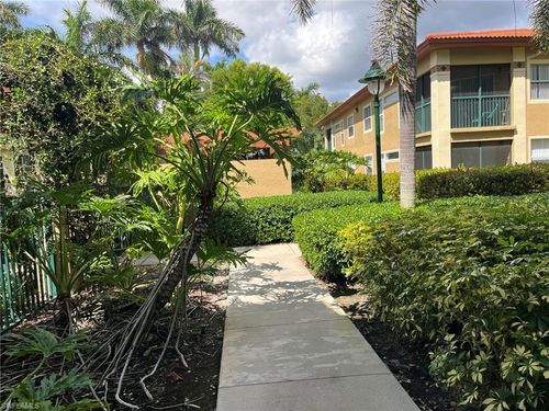 824-8950 Colonnades Ct E, BONITA SPRINGS, FL, 34135 | Card Image