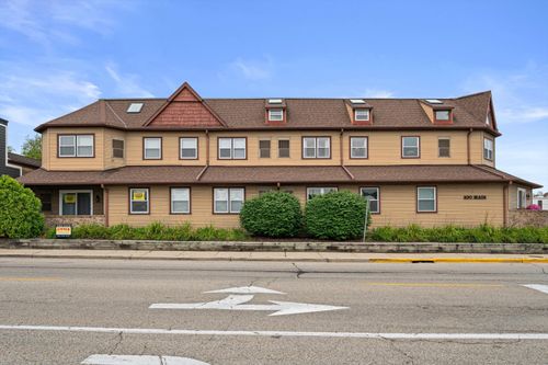 100 Main St, Pewaukee, WI, 53072-3464 | Card Image