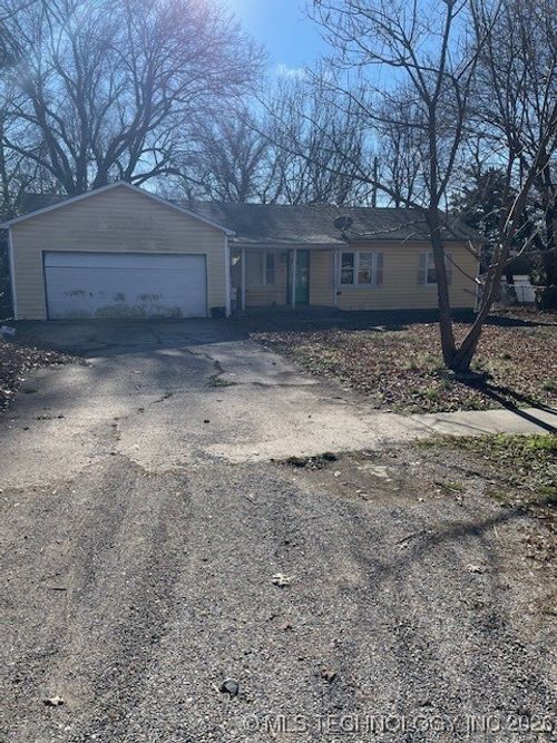 111 Irving St, Pryor, OK, 74361-6414 | Card Image