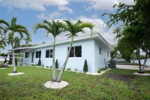 495 Ne 141st St, North Miami, FL, 33161-3126 | Card Image