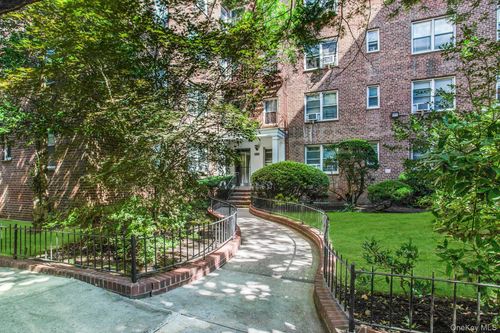 2r-34-49 81st St, Jackson Heights, NY, 11372-2839 | Card Image