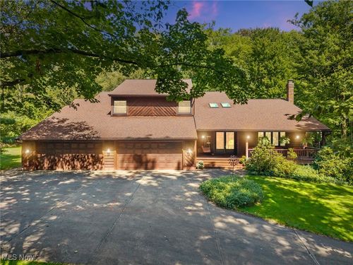 16400 Misty Lake Gln, Chagrin Falls, OH, 44023-4353 | Card Image