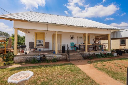 2202 Chester St, Sweetwater, TX, 79556-2860 | Card Image