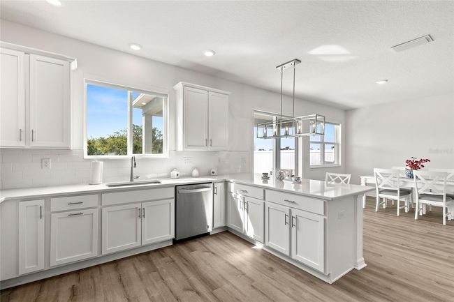 9104 Sandy Bluffs Cir, House other with 4 bedrooms, 3 bathrooms and null parking in PARRISH FL | Image 9