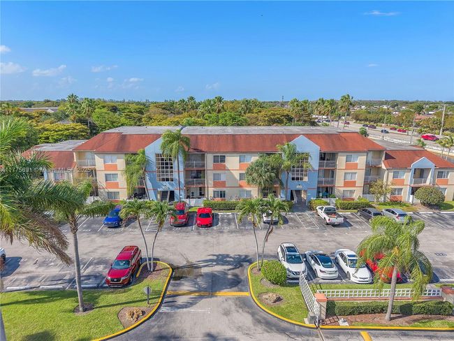 APT-104 - 18810 Nw 57 Th Ave, Condo with 2 bedrooms, 2 bathrooms and null parking in Hialeah FL | Image 6