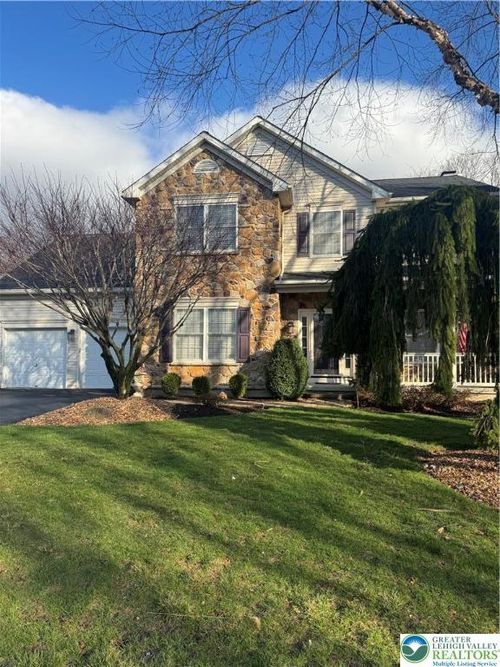 2570 Steele Ln, Forks Twp, PA, 18040-8618 | Card Image