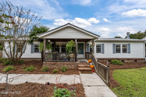 233 Belgrade Swansboro Rd, Stella, NC, 28582-9612 | Card Image