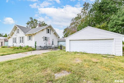 102 W Essex St, Glasford, IL, 61533 | Card Image