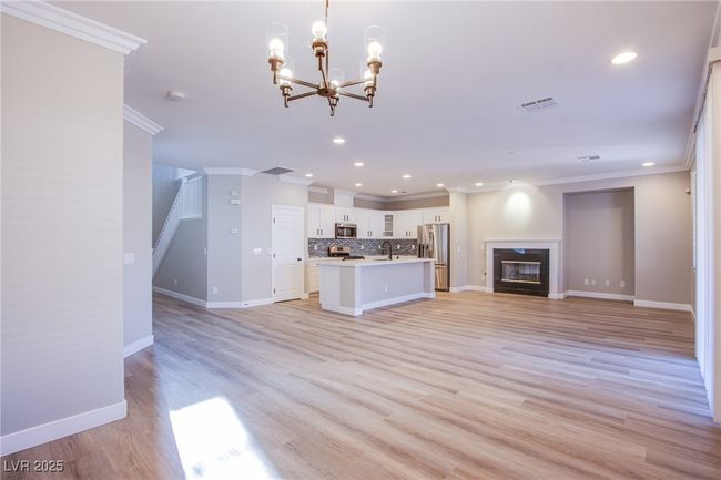 8026 Sunset Creek St, House other with 3 bedrooms, 3 bathrooms and null parking in Las Vegas NV | Image 6