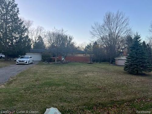 6886 E Nashway, West Bloomfield, MI, 48322-3204 | Card Image