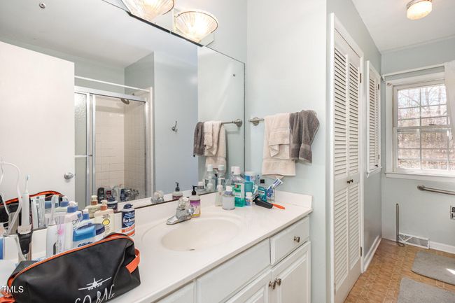 Bathroom | Image 17