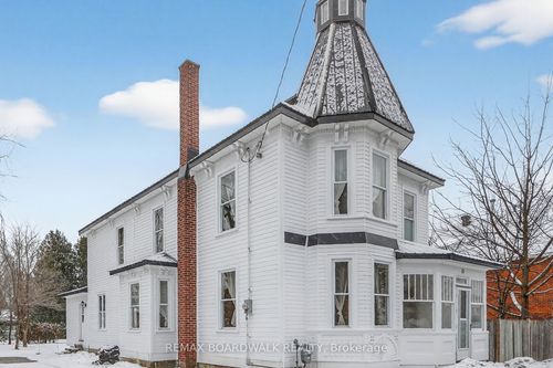 11 Alfred St, Smiths Falls, ON, K7A4H6 | Card Image