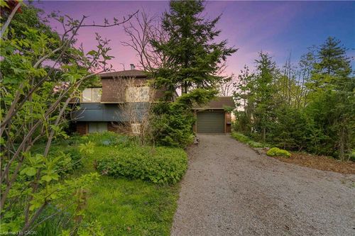 upper-46 Lakeside Dr, Grimsby, ON, L3M2L2 | Card Image