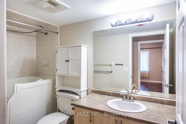 303 - 61 Clarington Blvd, Condo with 2 bedrooms, 1 bathrooms and 1 parking in Clarington ON | Image 26