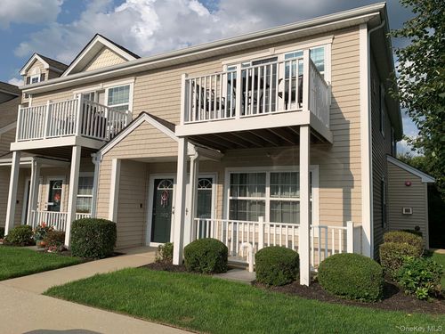 301 Willow Ln, Valley Stream, NY, 11580-7017 | Card Image