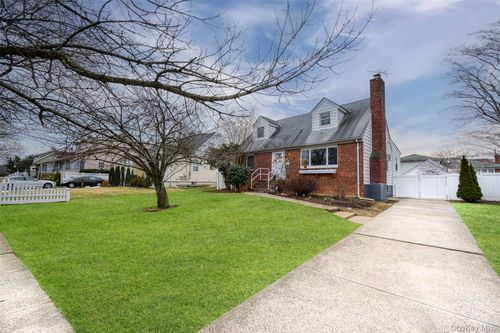 96 East Avenue, Hempstead, NY, 11520 | Card Image