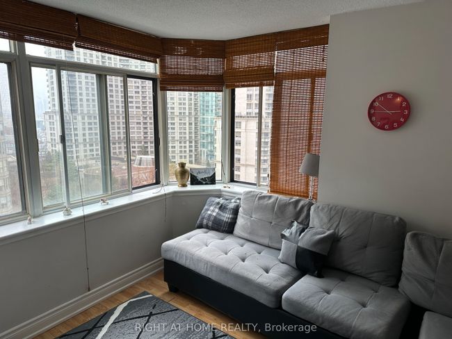 1406 - 300 Webb Dr, Condo with 3 bedrooms, 2 bathrooms and 1 parking in Mississauga ON | Image 9