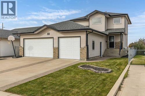 484 Stark Way Se, Medicine Hat, AB, T1B4P5 | Card Image